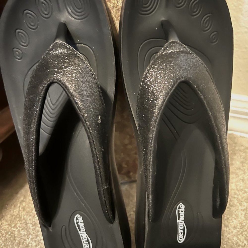 Aerothotie Women's Sandals NWOT-Shiny-Size 9-Women's-Causal-Beach-Vacation-Spark